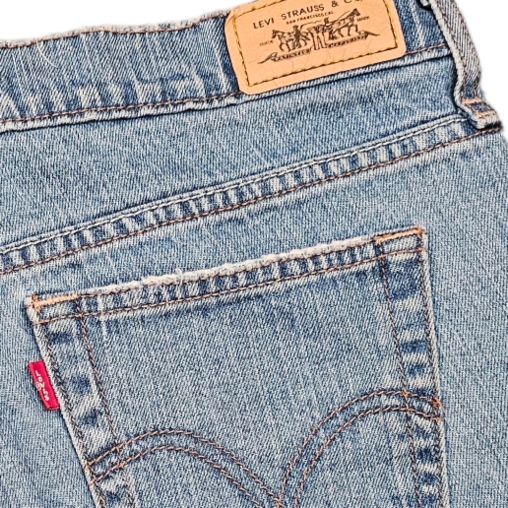 𝅺Levi's  515 Distressed Denim Shorts Size 12 - Picture 7 of 9